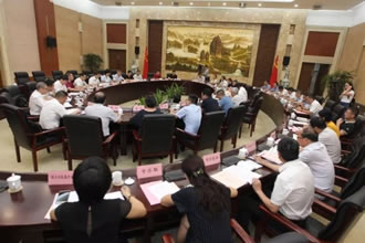 四僑領應邀參加“一(yī)帶一(yī)路(lù)”世界溫州人(rén)圓桌會(huì)議(yì)