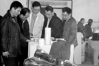 瑞安老(lǎo)闆成俄羅斯鞋佬 年(nián)生(shēng)産七八百萬雙鞋子(zǐ)